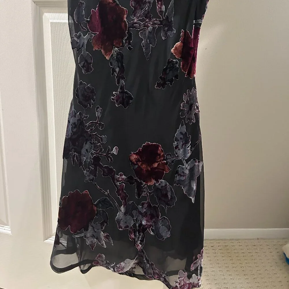 Lulu's black floral mini dress - Picture 2 of 2